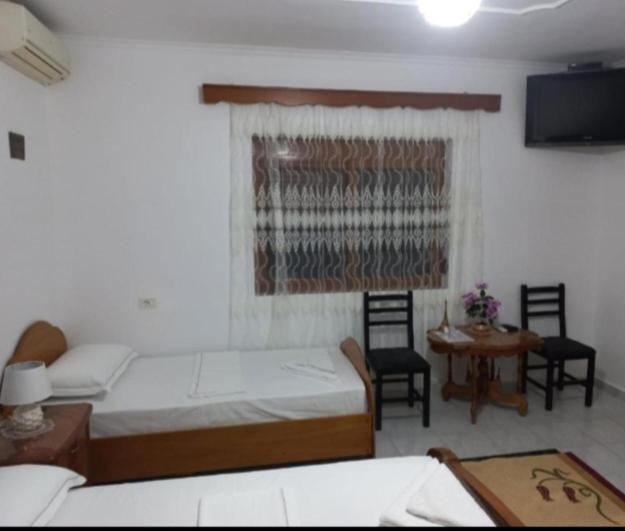 Guest House Bumbli Berati Exterior foto