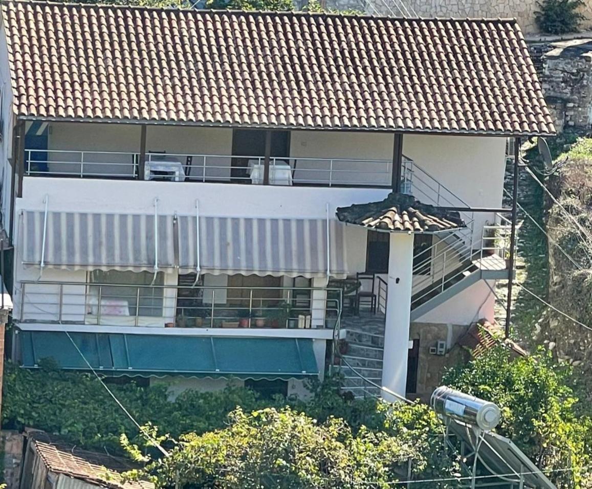 Guest House Bumbli Berati Exterior foto