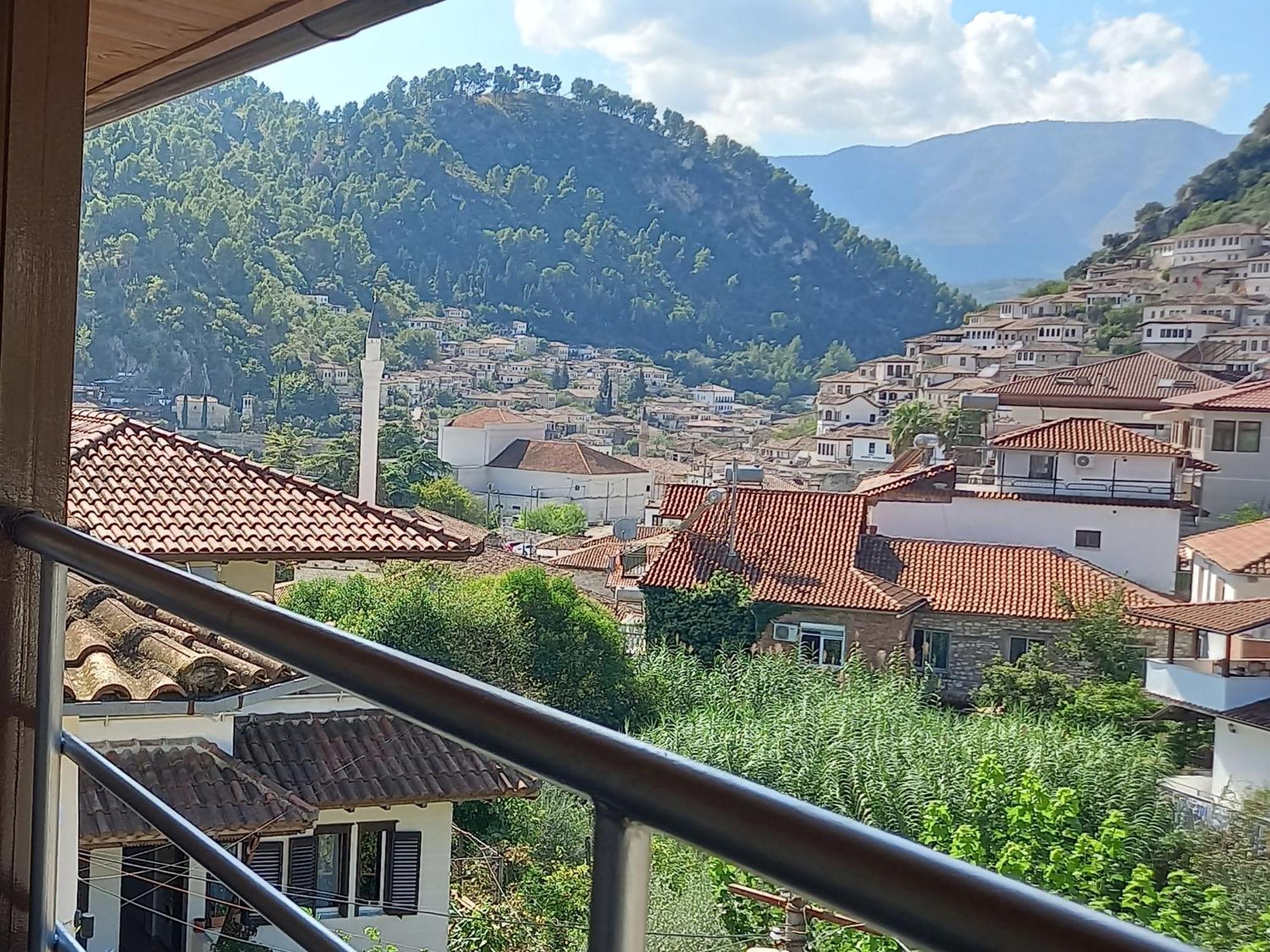 Guest House Bumbli Berati Exterior foto
